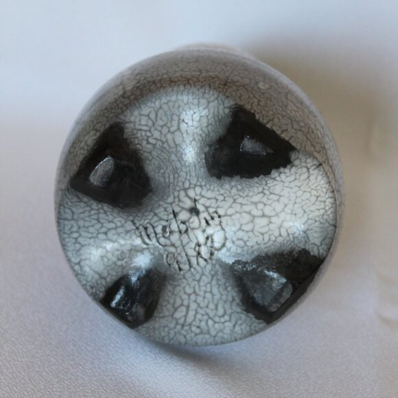 Naked Raku ceramic pottery bottle white and black glaze signed by artist unique - Picture 9 of 16